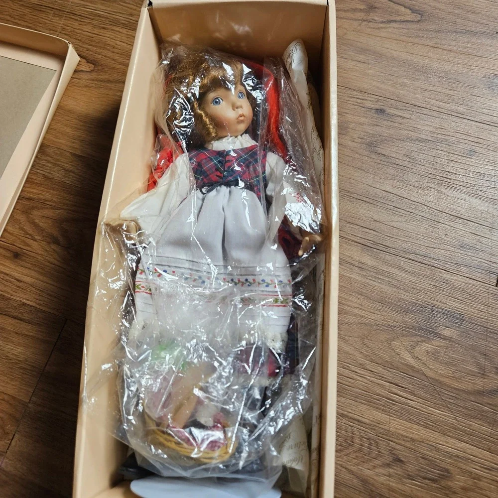 Vintage‎ 1988 Dianna Effner Little Red Riding Hood Doll 12